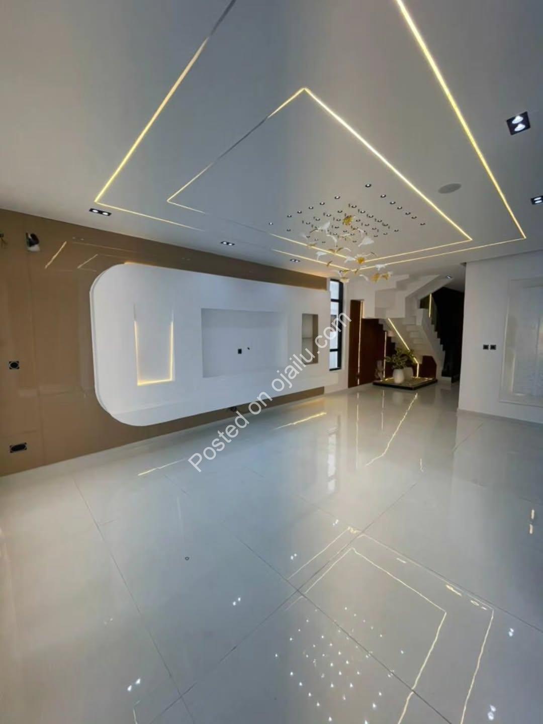 Spacious 5-Bedroom Duplex in Prime Chevron Lekki