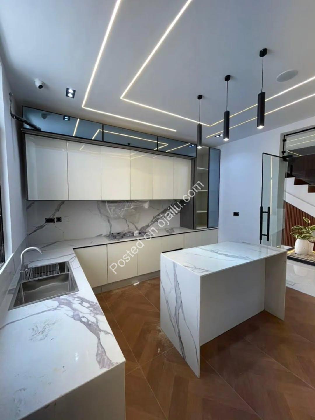 Spacious 5-Bedroom Duplex in Prime Chevron Lekki