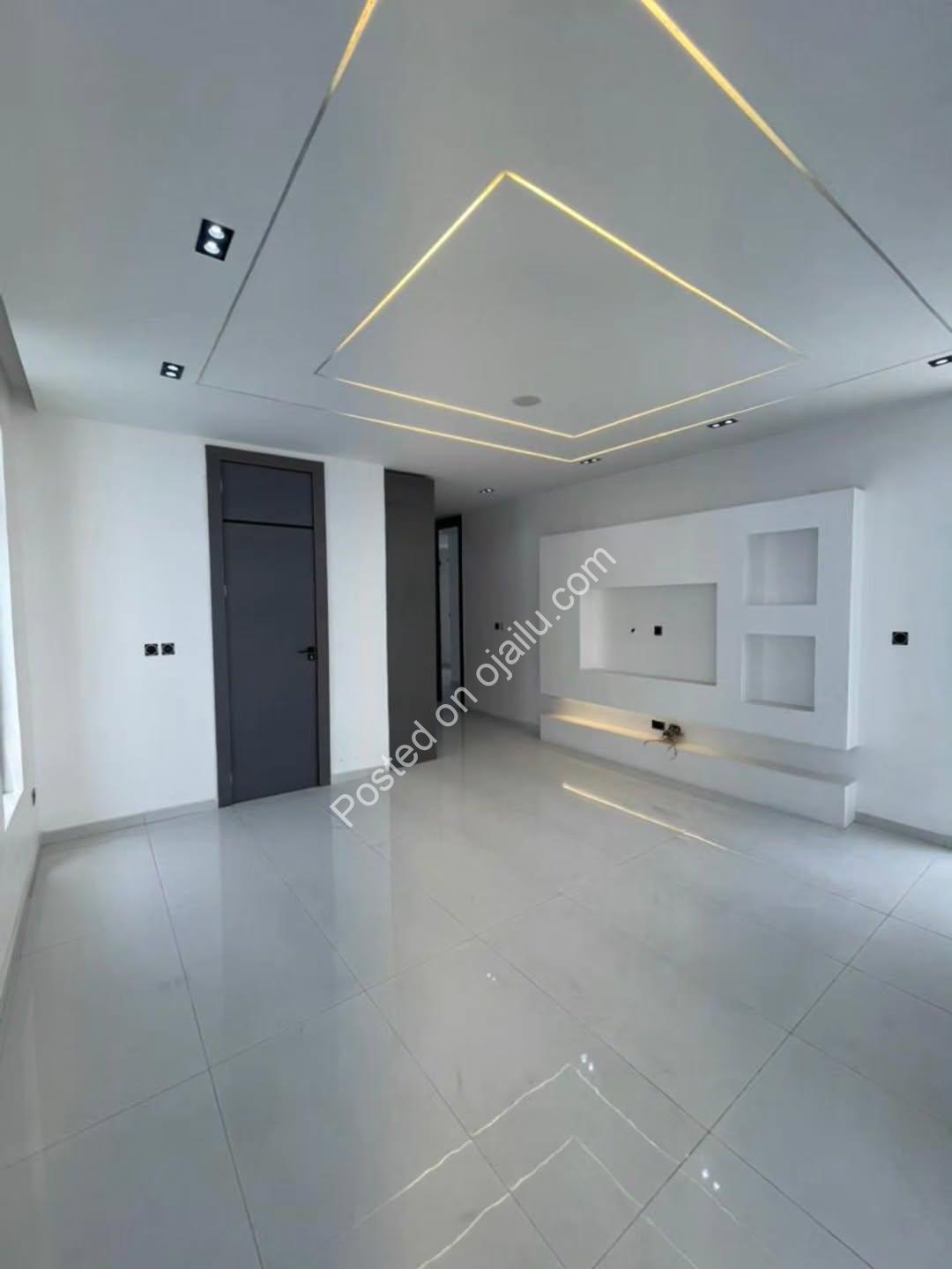 Spacious 5-Bedroom Duplex in Prime Chevron Lekki