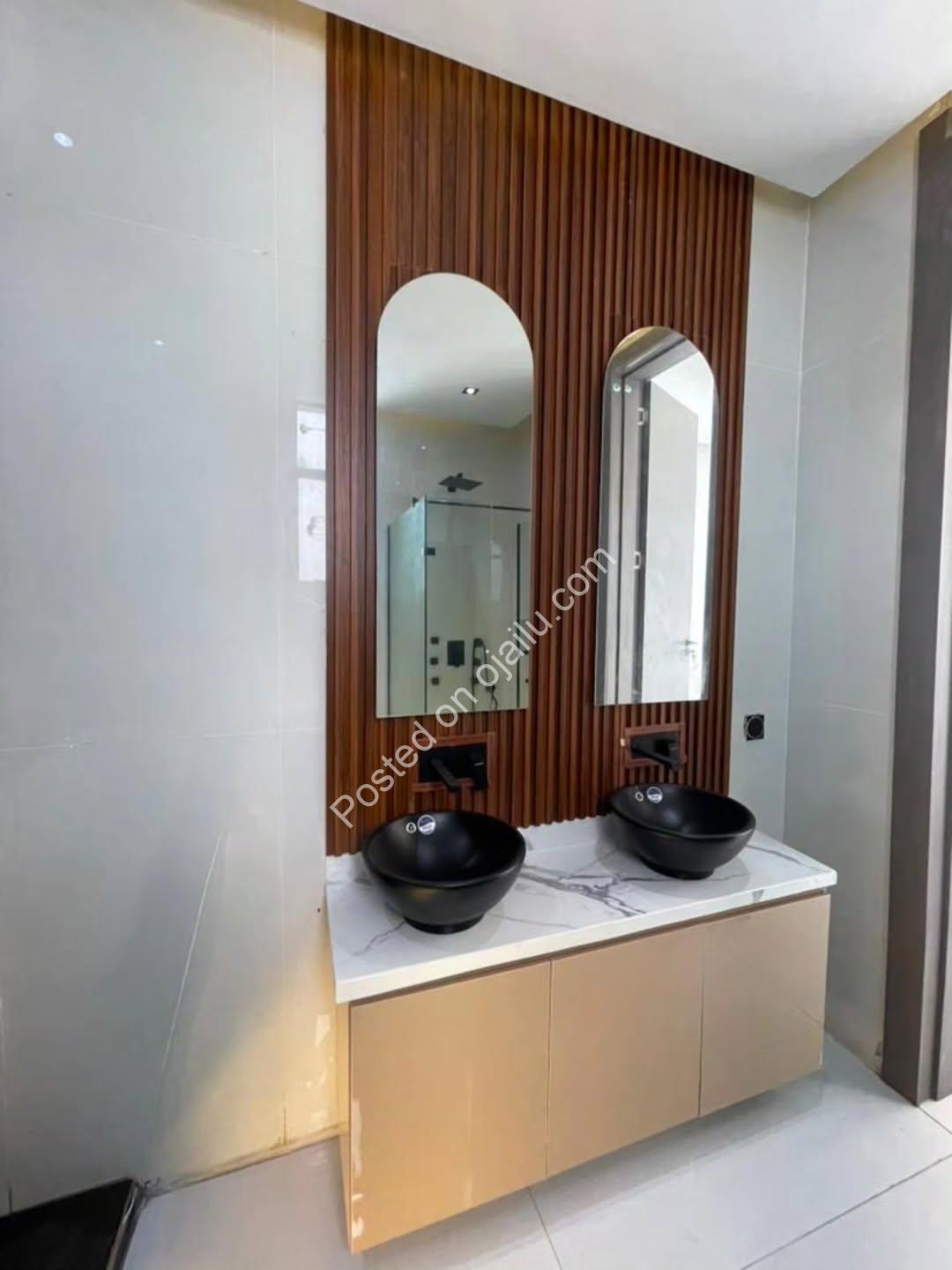 Spacious 5-Bedroom Duplex in Prime Chevron Lekki