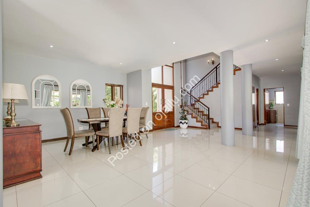 Sunshine & Space: Your Family’s Dream Home Awaits