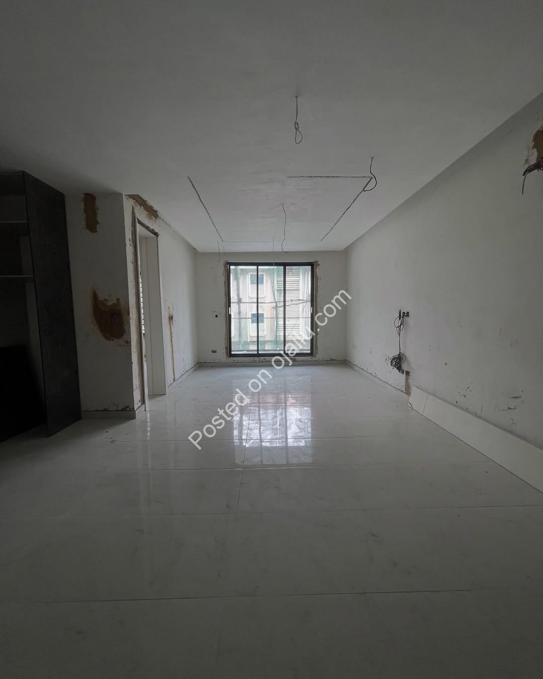 Lekki Phase 1 Gem: 2-Bed Apartment with Pool & Concierge