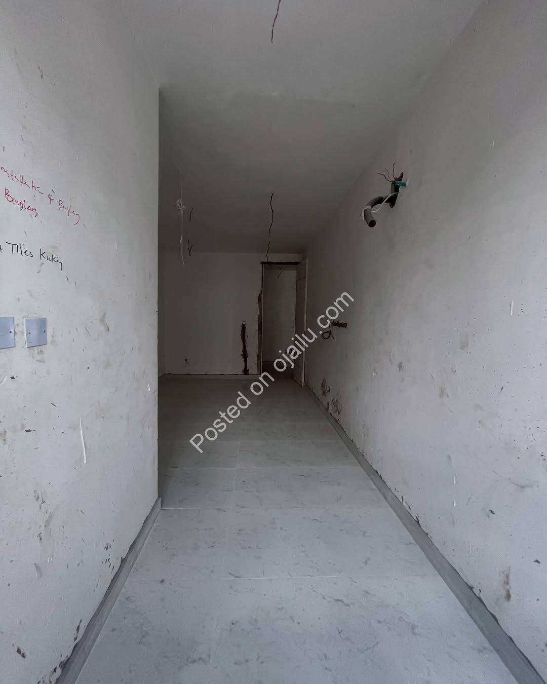 Lekki Phase 1 Gem: 2-Bed Apartment with Pool & Concierge