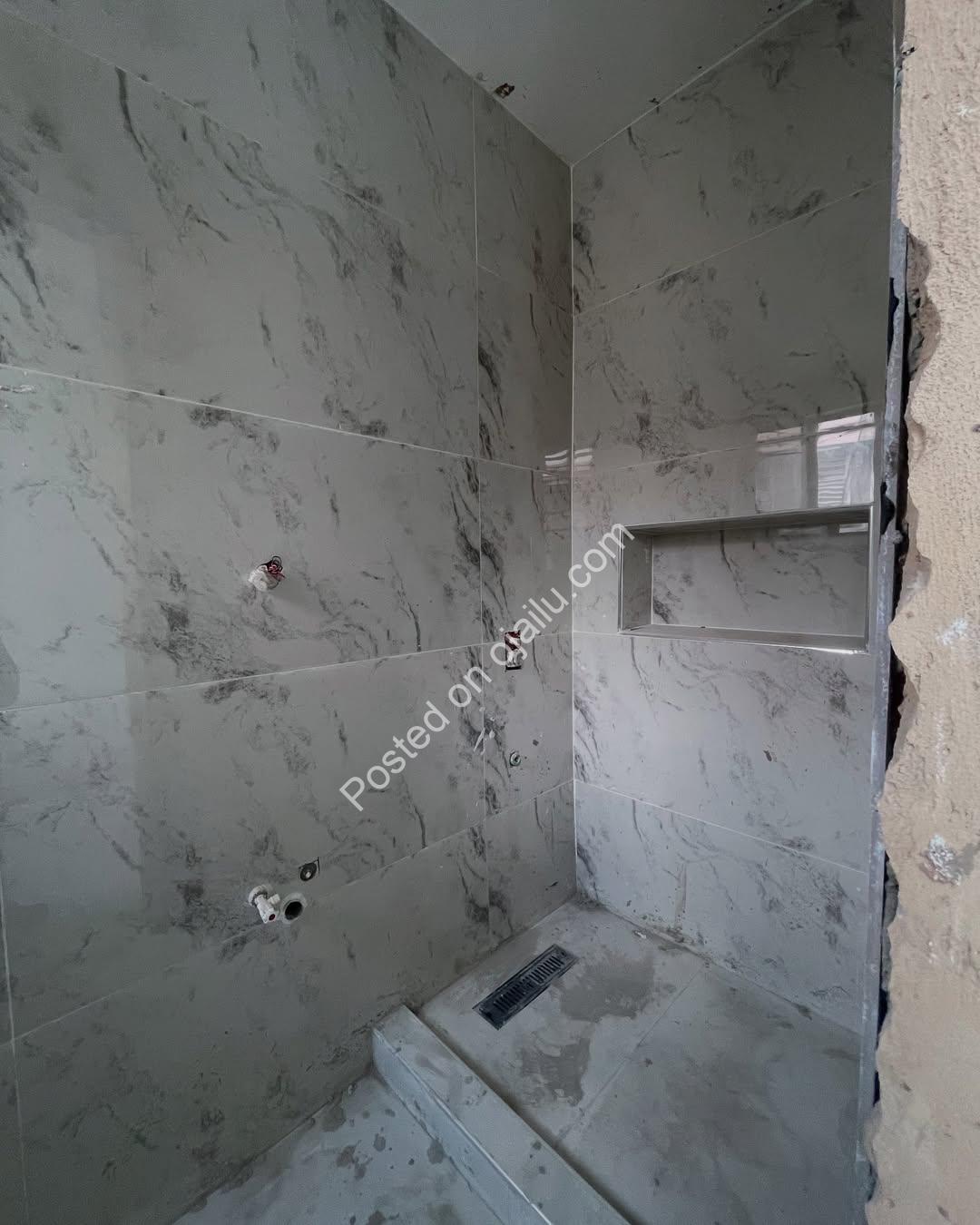 Lekki Phase 1 Gem: 2-Bed Apartment with Pool & Concierge