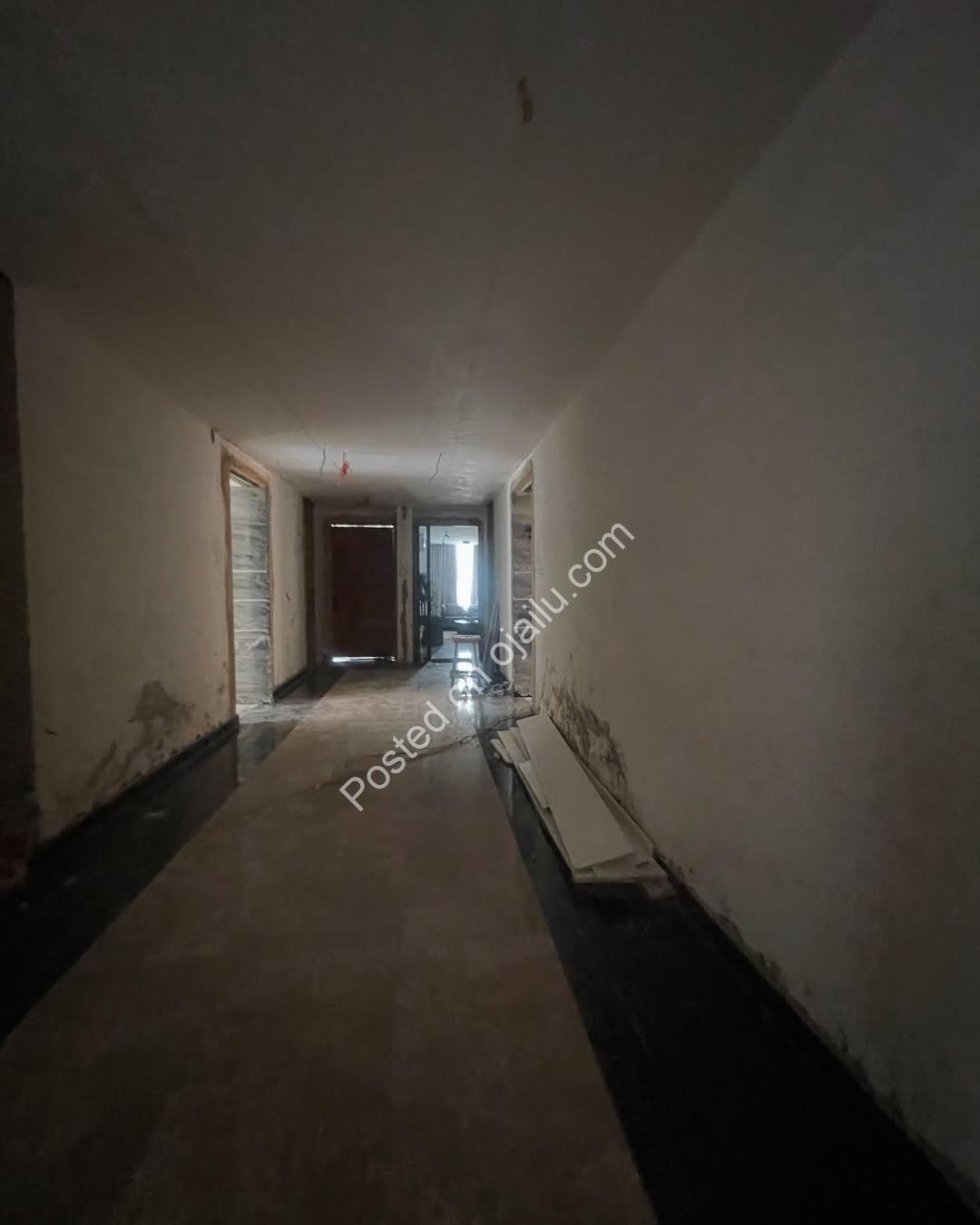 Lekki Phase 1 Gem: 2-Bed Apartment with Pool & Concierge