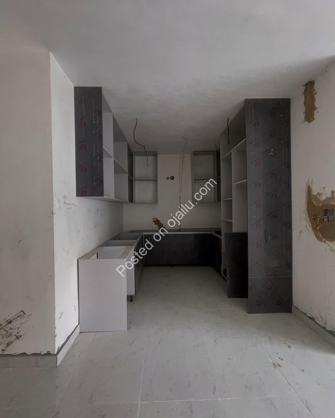 Lekki Phase 1 Gem: 2-Bed Apartment with Pool & Concierge