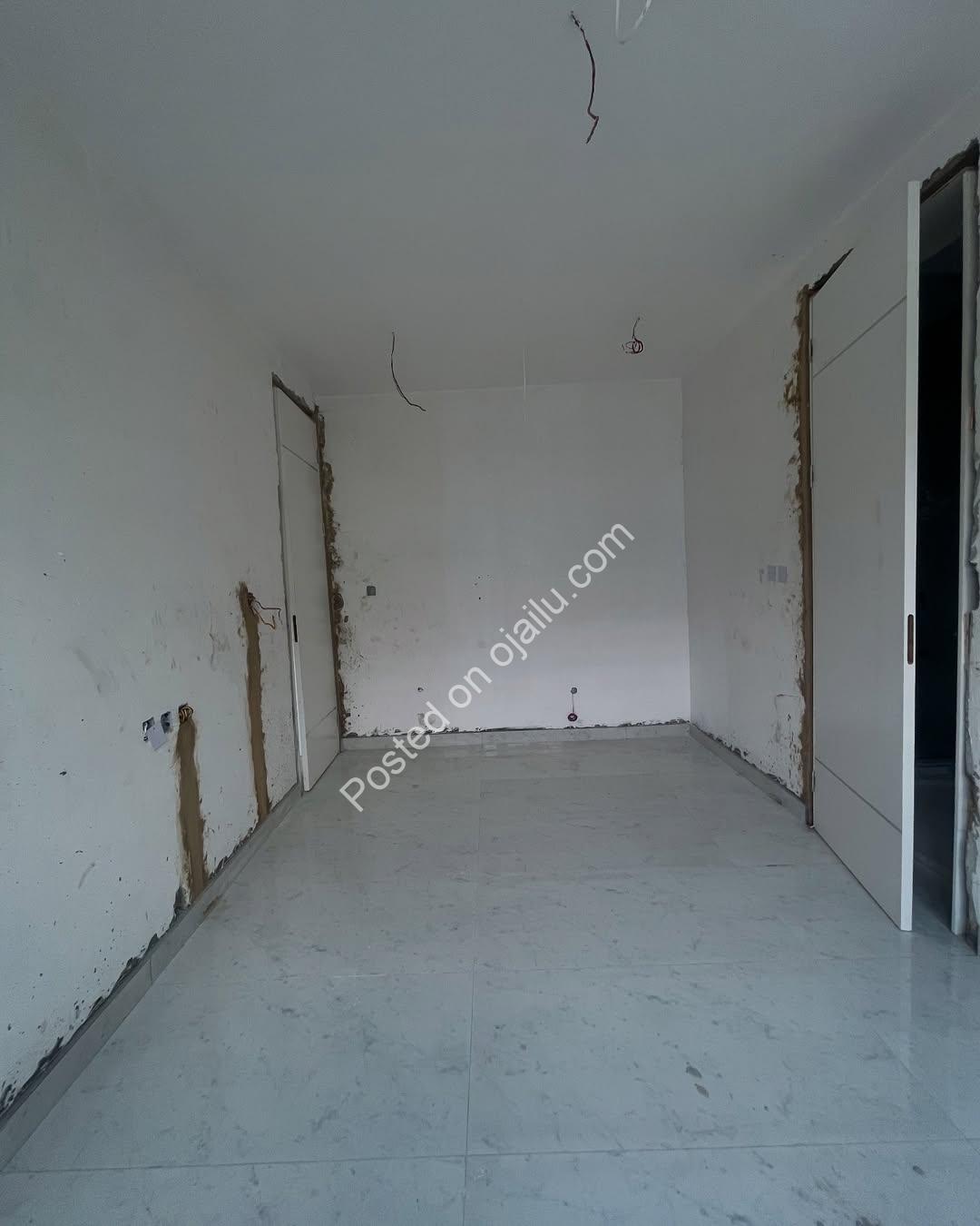 Lekki Phase 1 Gem: 2-Bed Apartment with Pool & Concierge