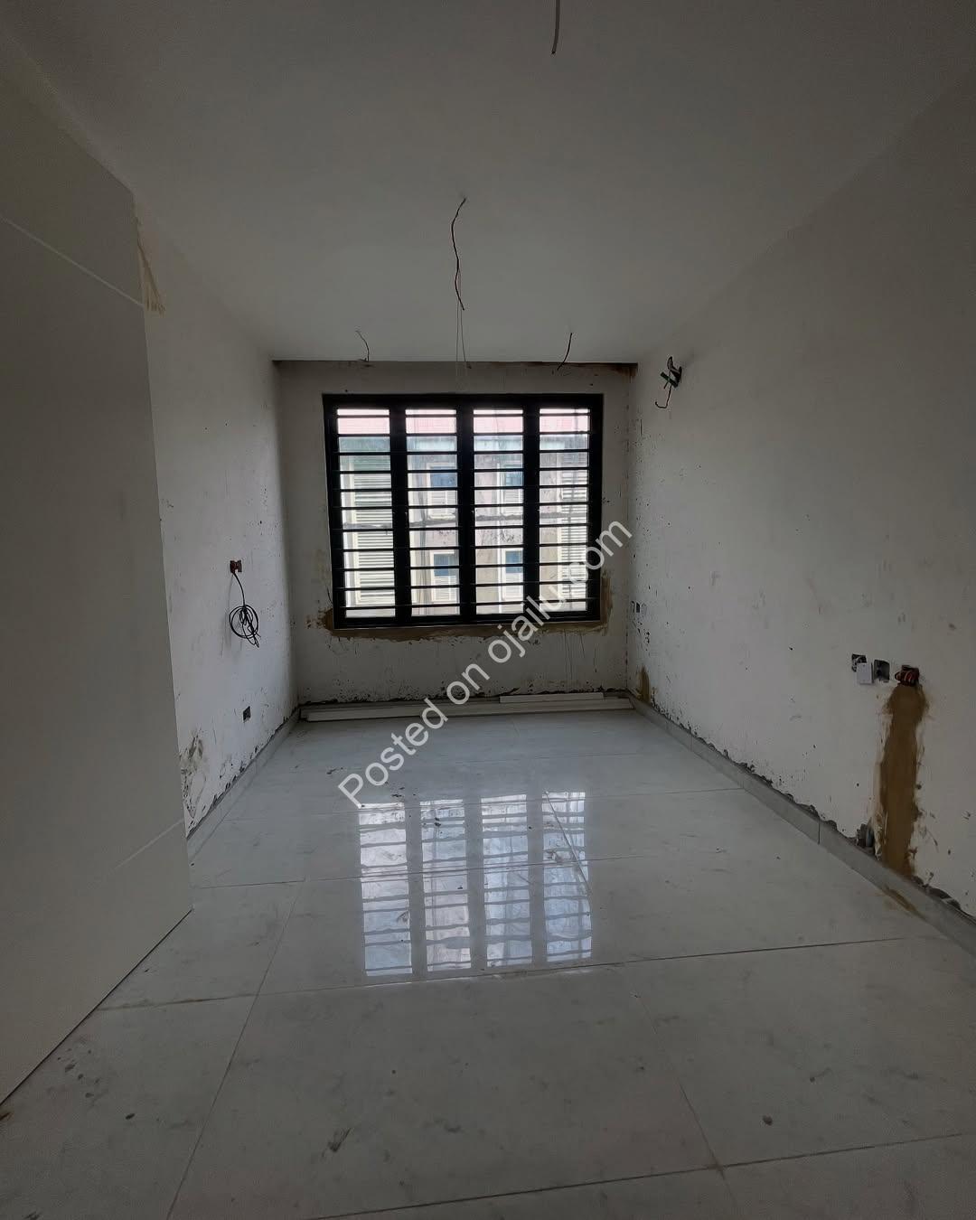 Lekki Phase 1 Gem: 2-Bed Apartment with Pool & Concierge