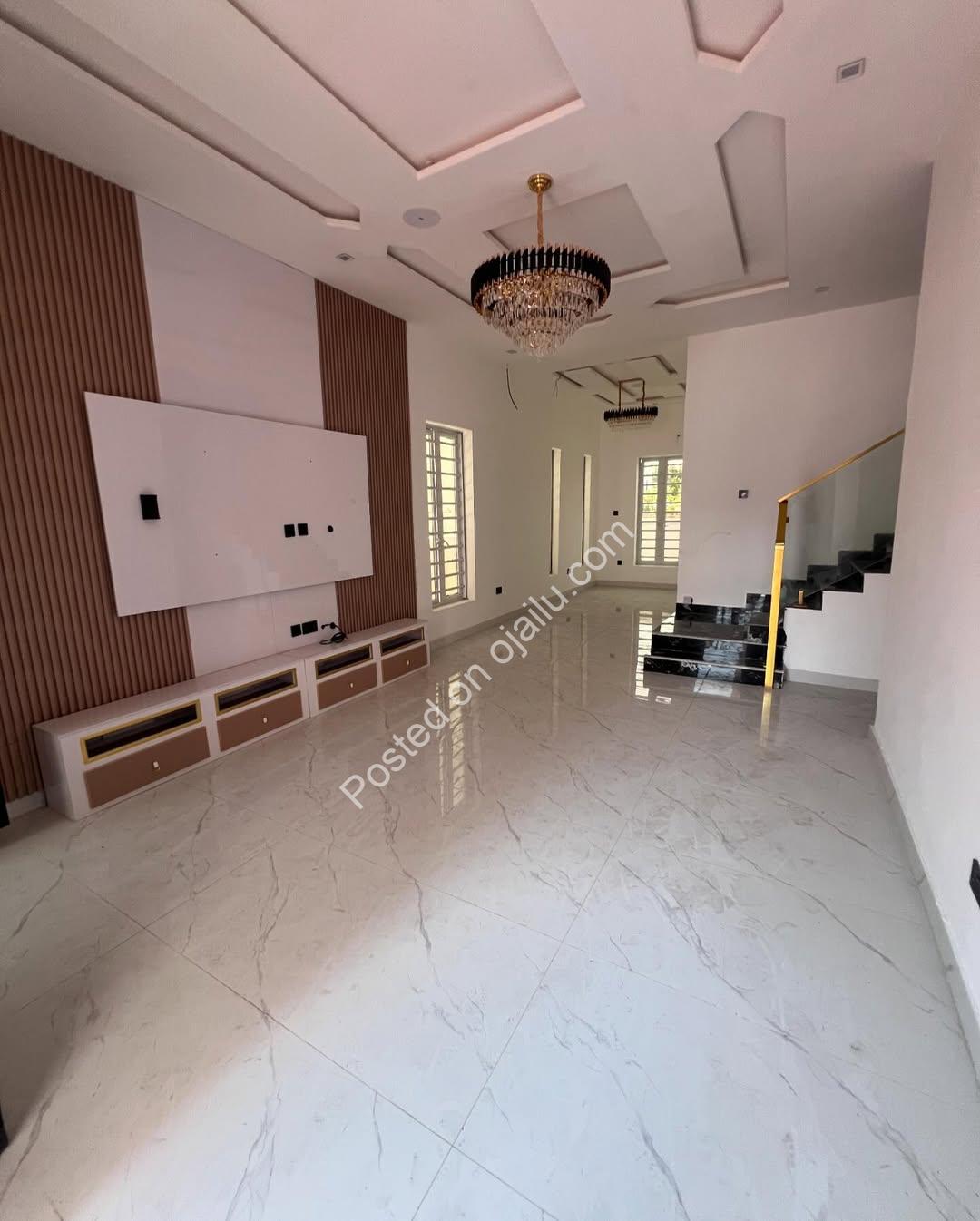 Dream 4-Bed Duplex with Pool in Prime Ikota