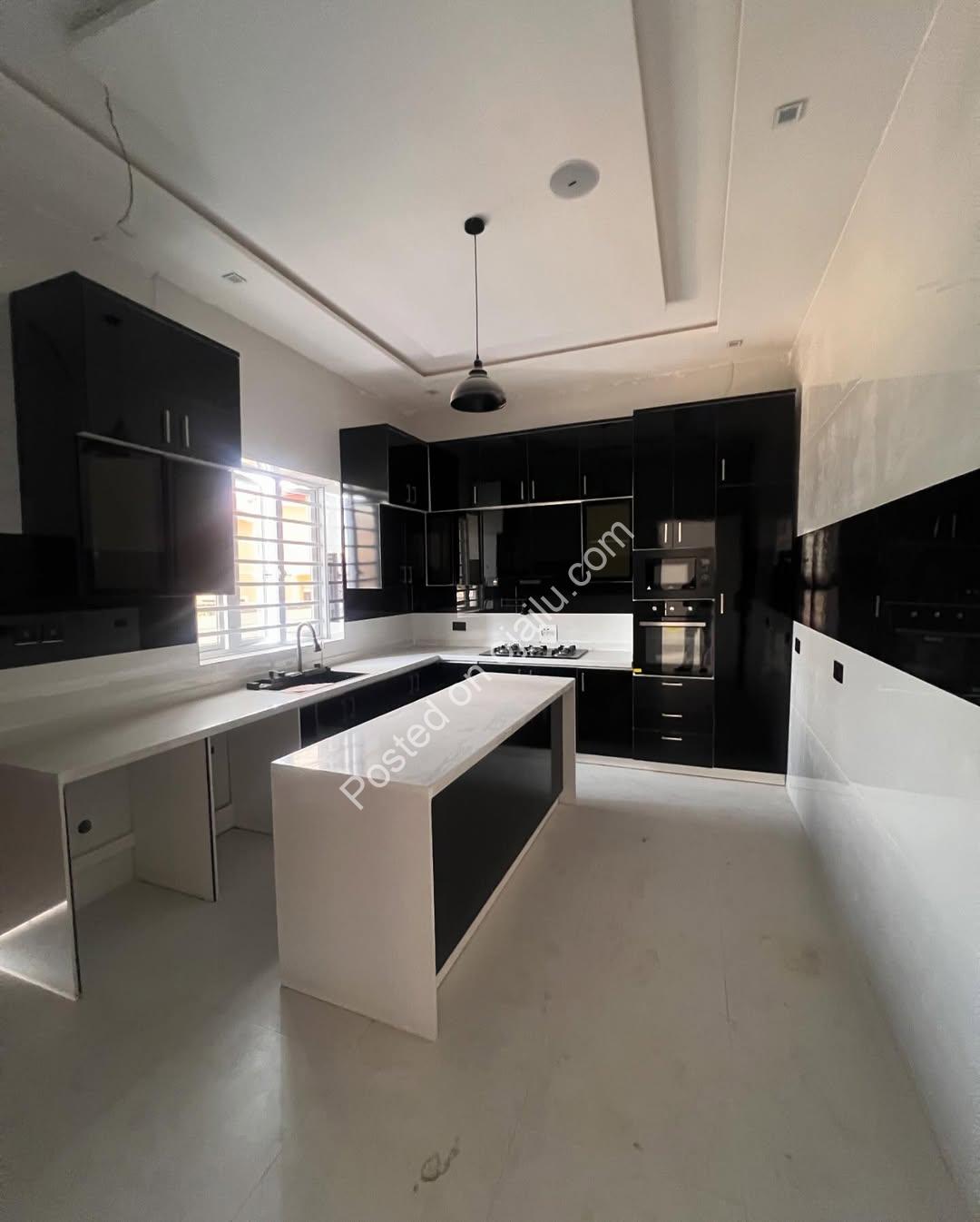 Dream 4-Bed Duplex with Pool in Prime Ikota