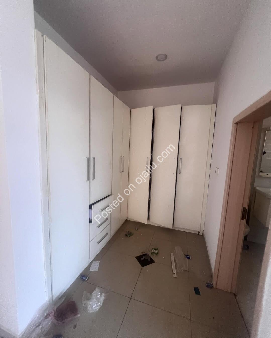 4-Bedroom Ikota Haven with Pool & En-Suites