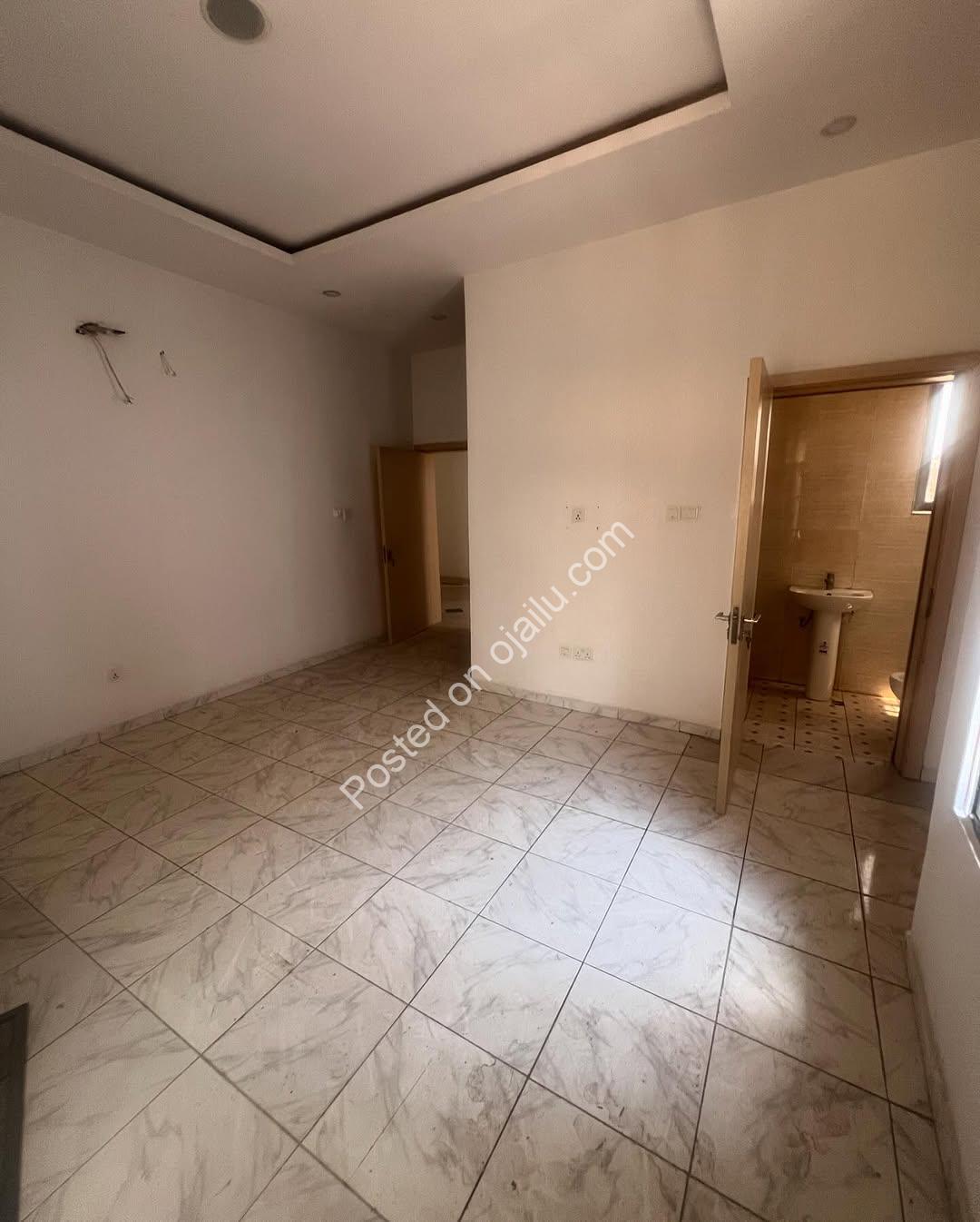 4-Bedroom Ikota Haven with Pool & En-Suites