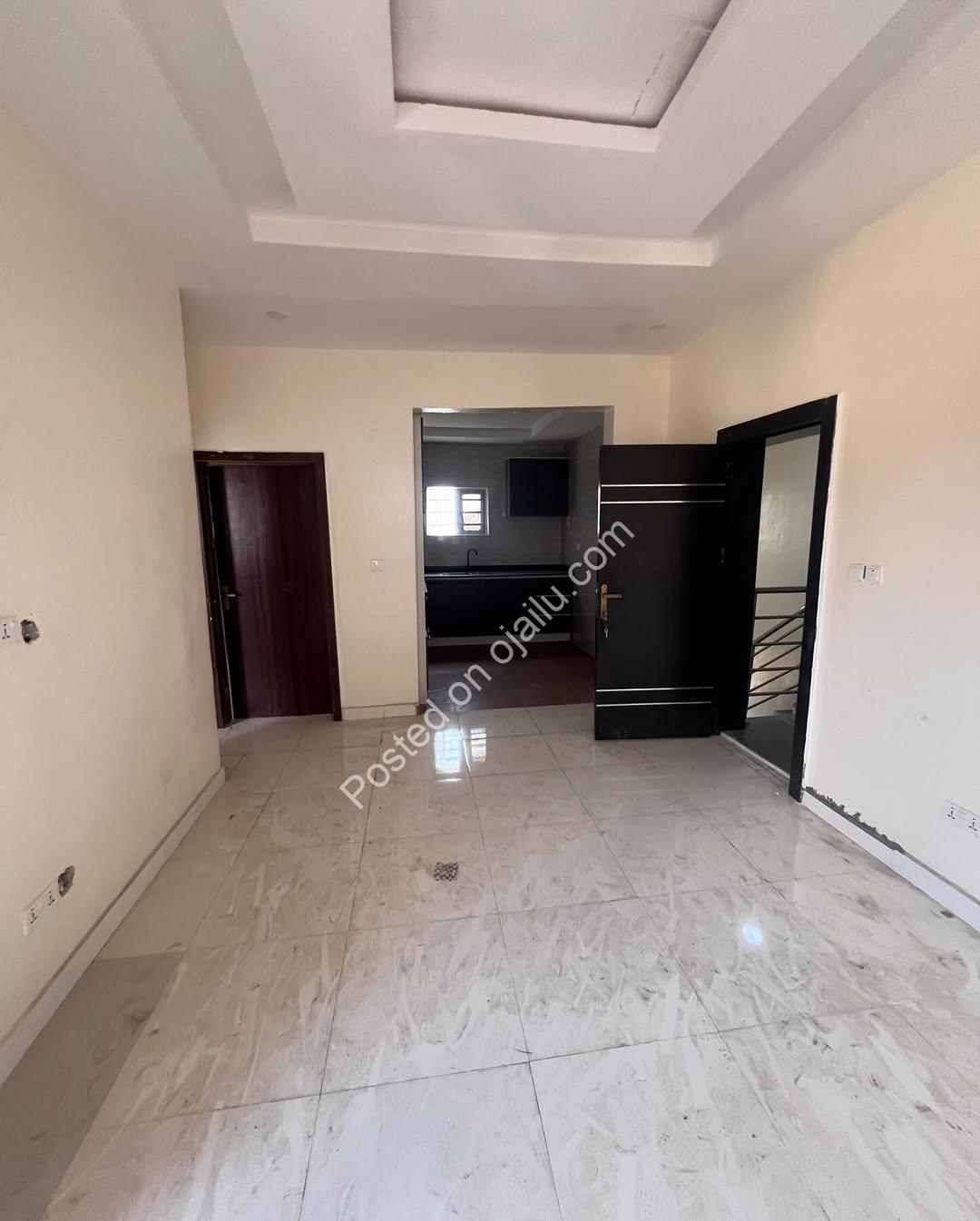 Lagos Luxury: 2-Bed Ensuite with Pool in Ikota