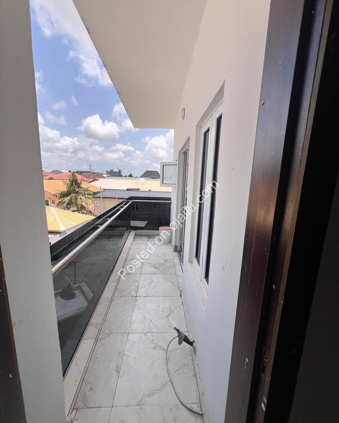 Lagos Luxury: 2-Bed Ensuite with Pool in Ikota