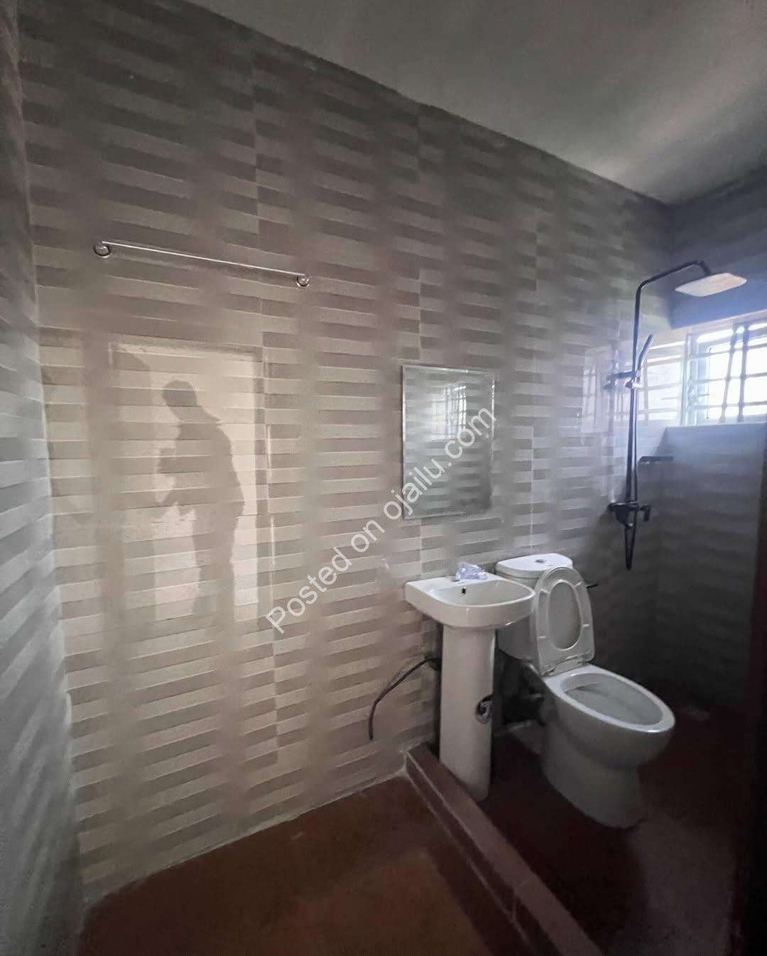 Lagos Luxury: 2-Bed Ensuite with Pool in Ikota