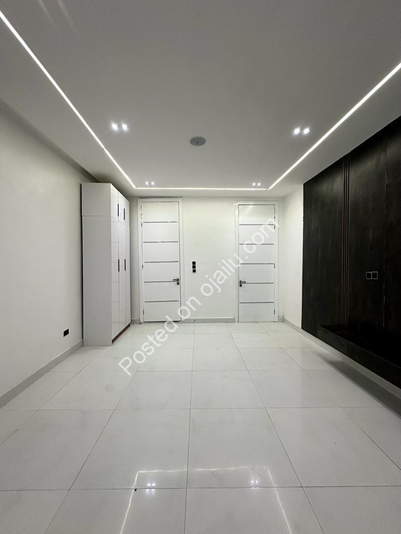 Elegant Family Sanctuary in Chevron with Pool & Gym