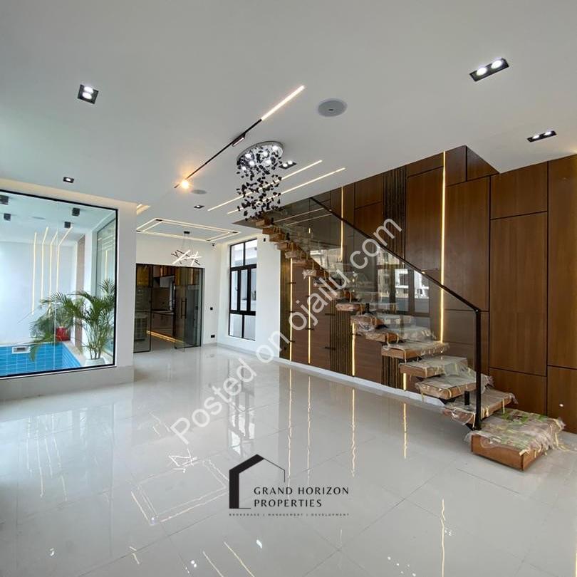 Sleek 5-Bedroom Oasis with Pool in Prime Lekki