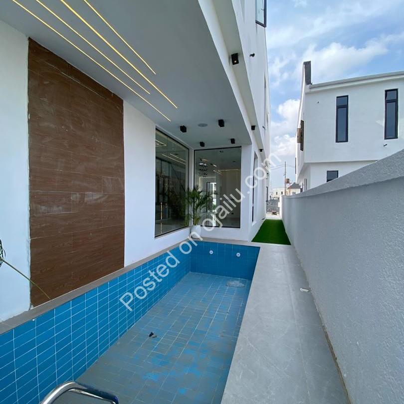 Sleek 5-Bedroom Oasis with Pool in Prime Lekki