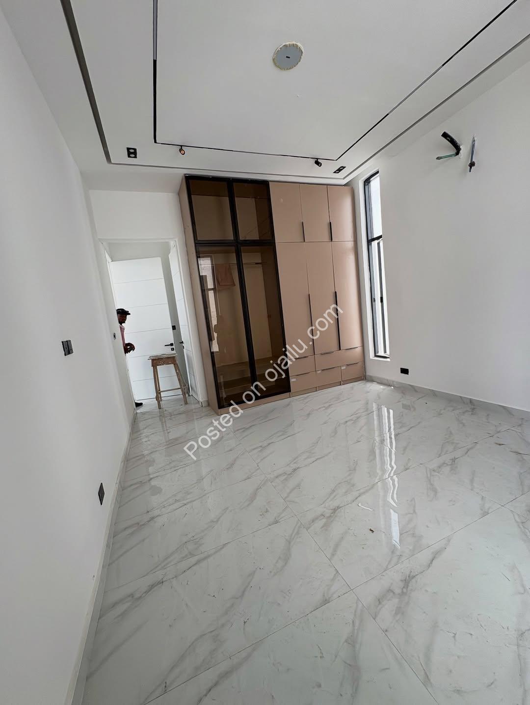 Brand New 5-Bedroom Oasis with Pool in Chevron