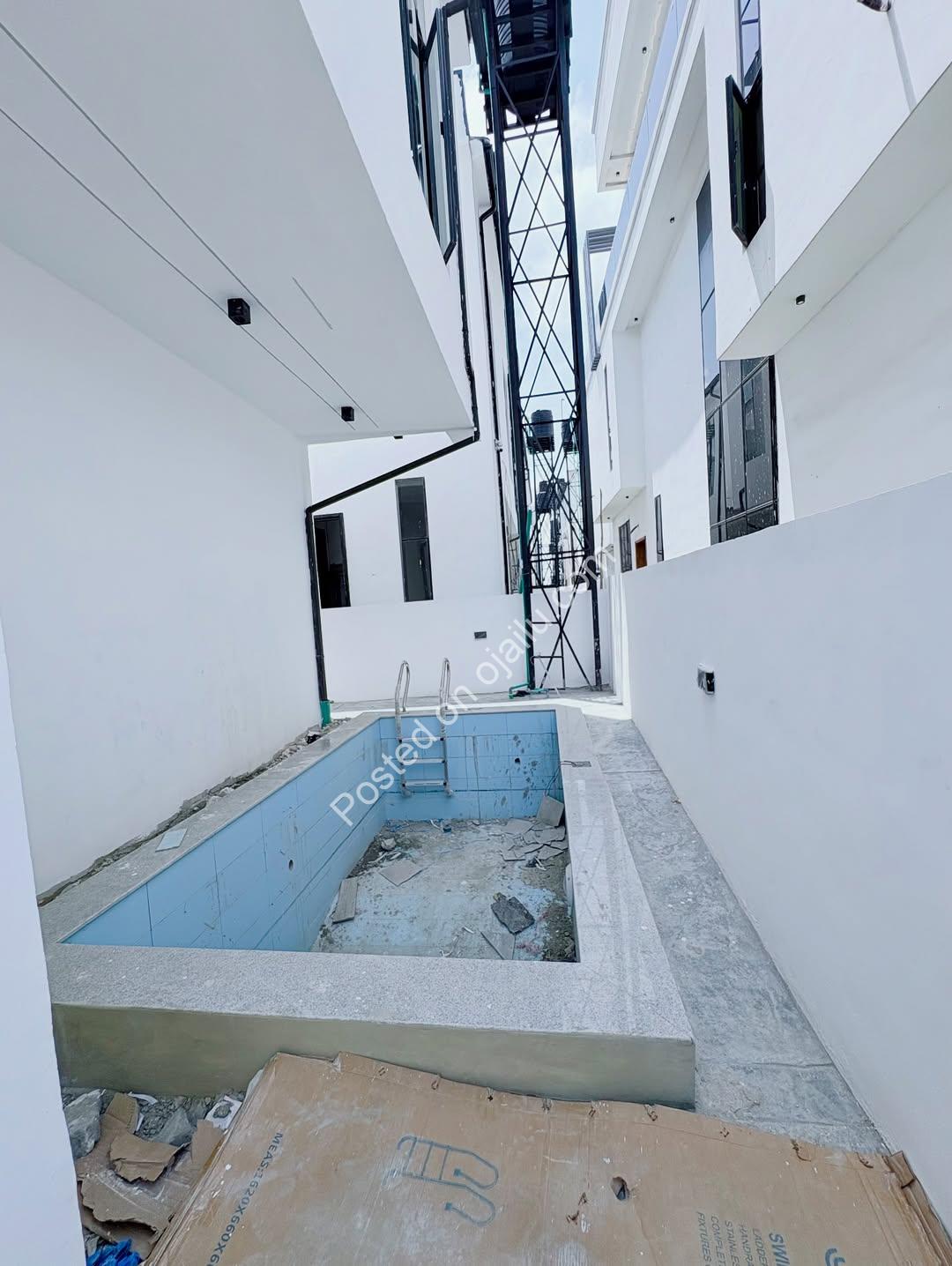 Brand New 5-Bedroom Oasis with Pool in Chevron