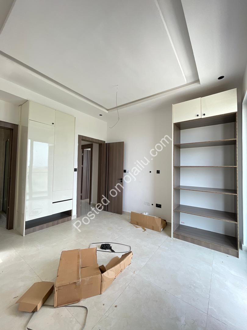 Grand 5-Bedroom Duplex in Secure Lekki Estate