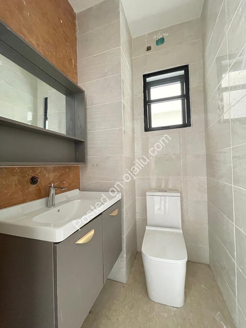 Grand 5-Bedroom Duplex in Secure Lekki Estate