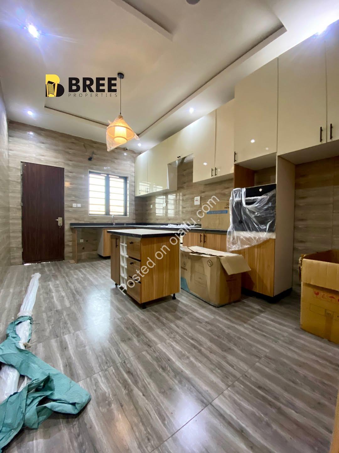 Majestic 5-Bed Ensuite Home with BQ in Ajah