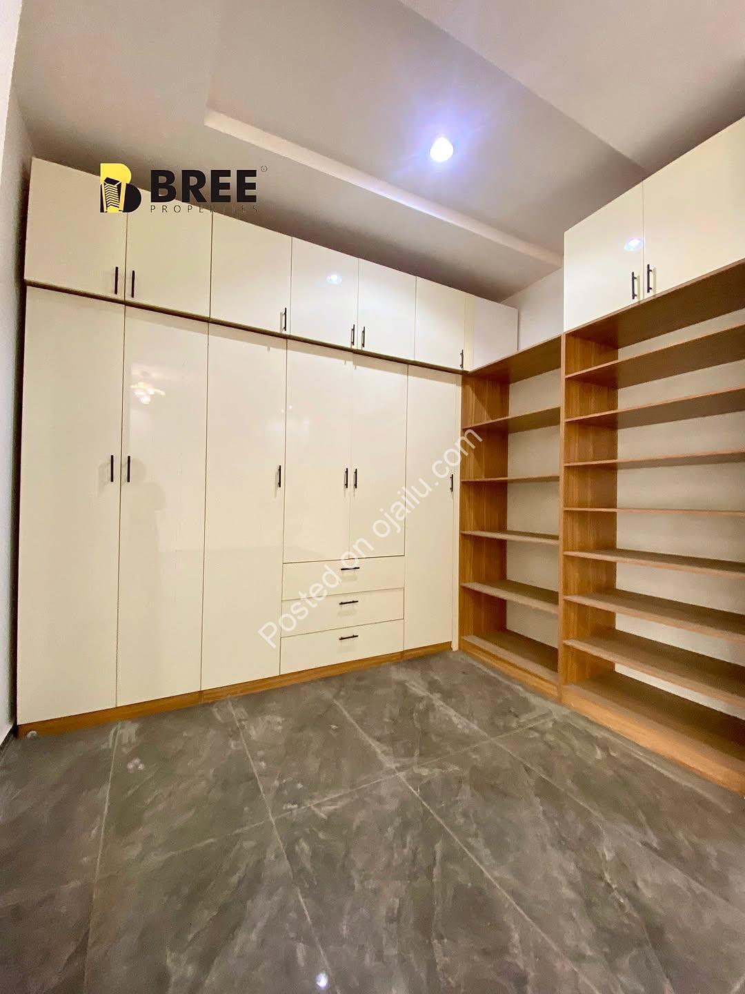 Majestic 5-Bed Ensuite Home with BQ in Ajah