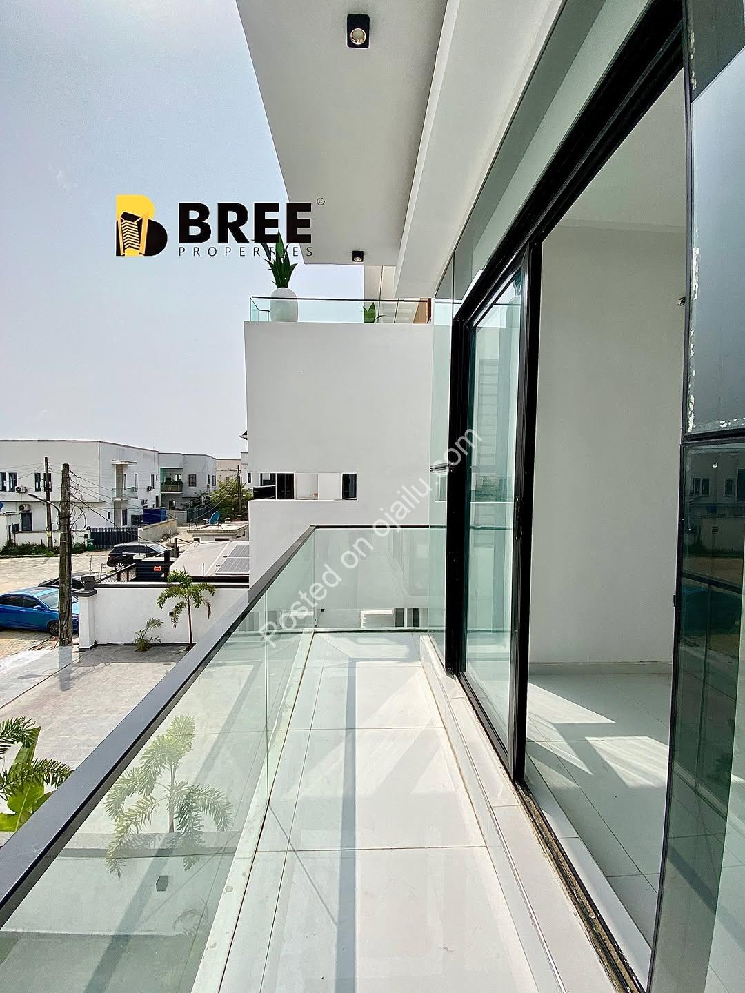 Lekki’s Finest: 5BR Oasis with Pool & Gym