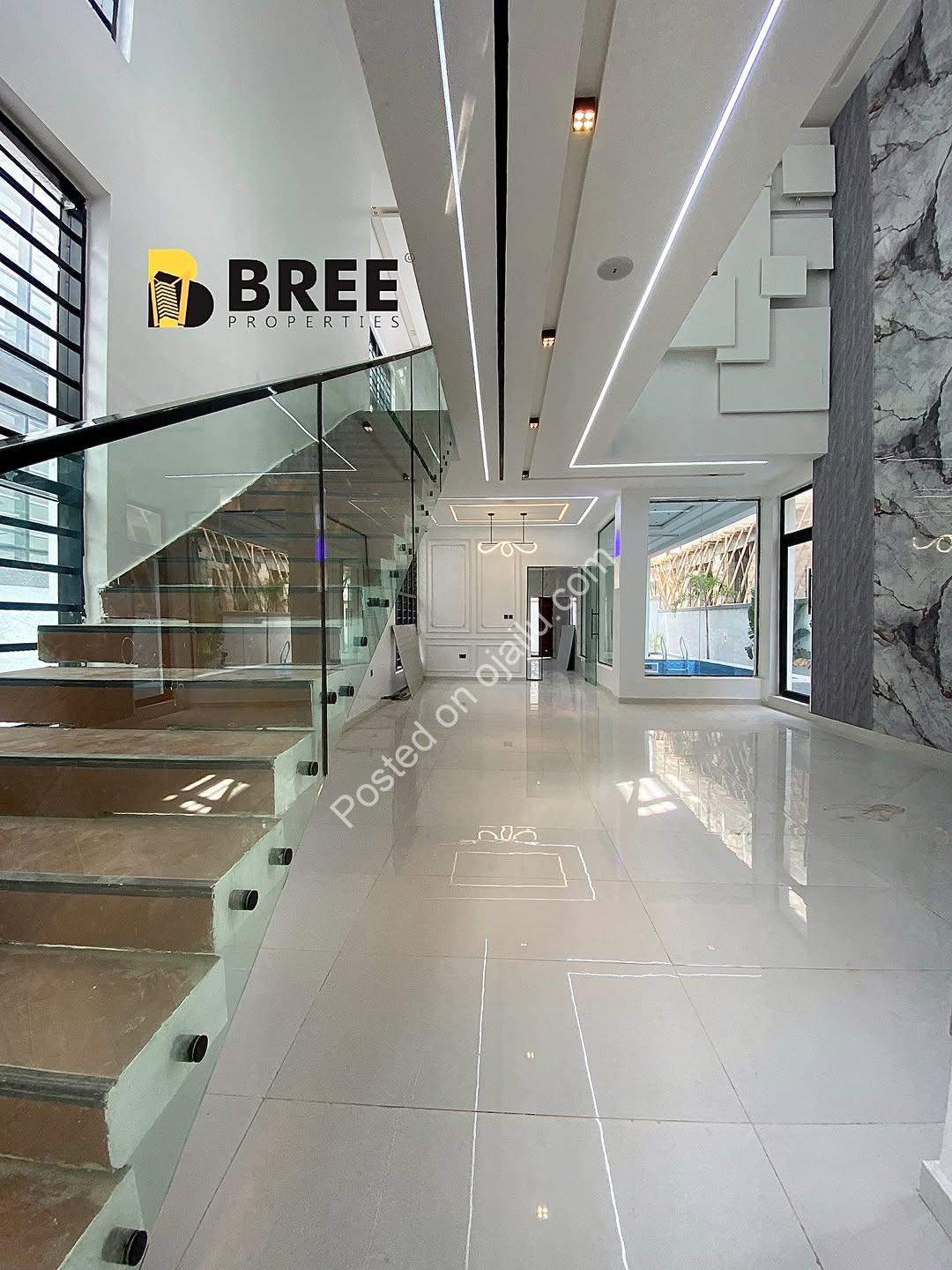 Lekki’s Finest: 5BR Oasis with Pool & Gym