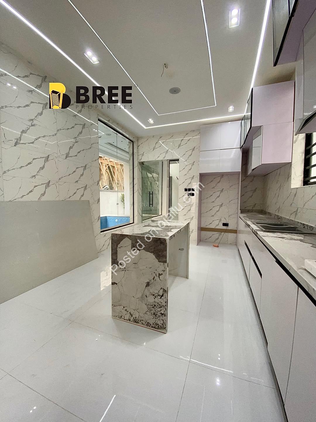 Lekki’s Finest: 5BR Oasis with Pool & Gym