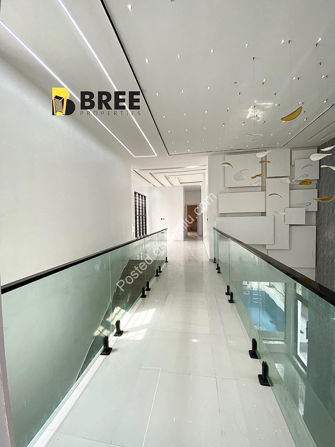 Lekki’s Finest: 5BR Oasis with Pool & Gym