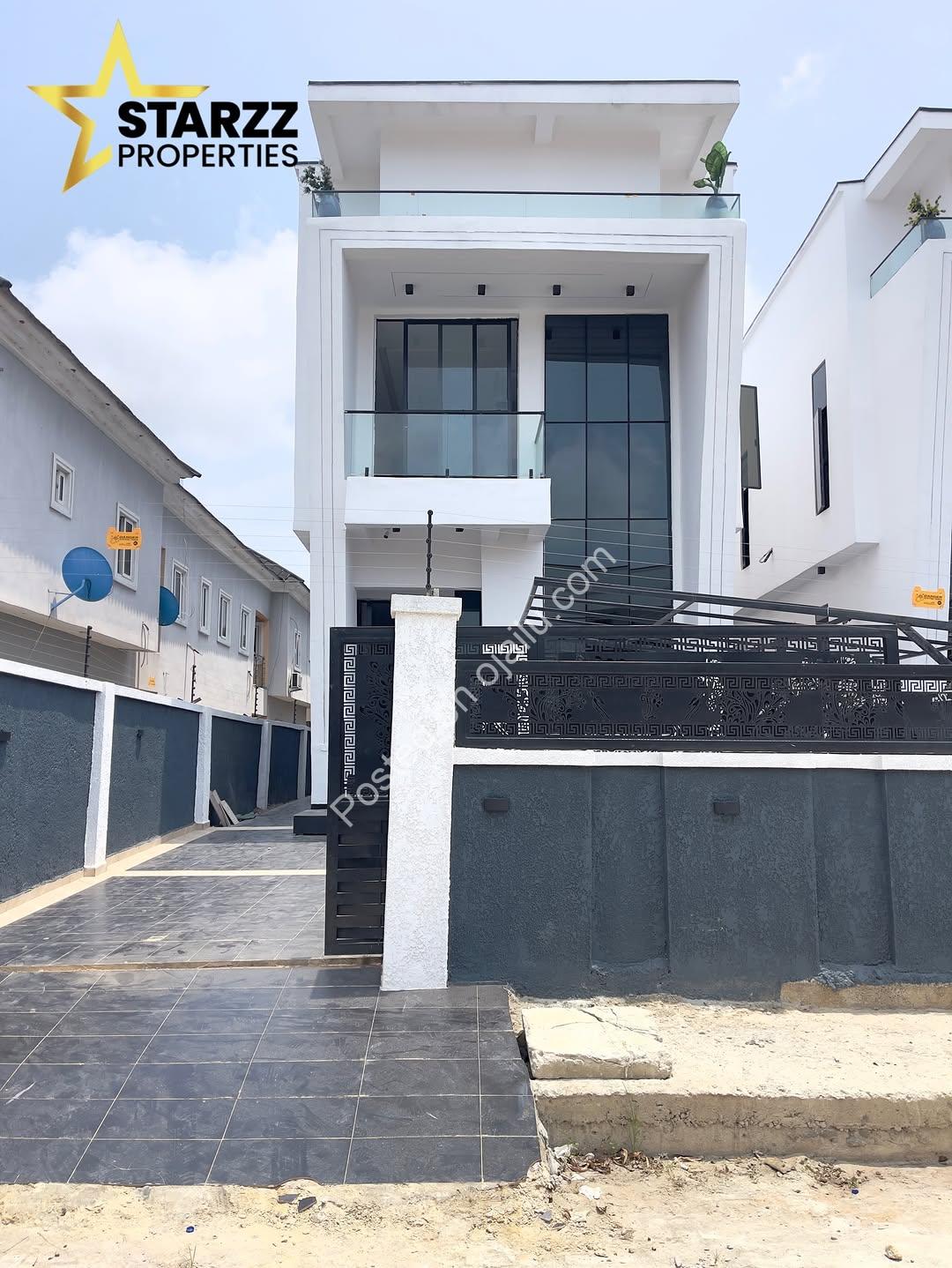 Sleek 5-Bedroom Oasis with Pool in Sangotedo