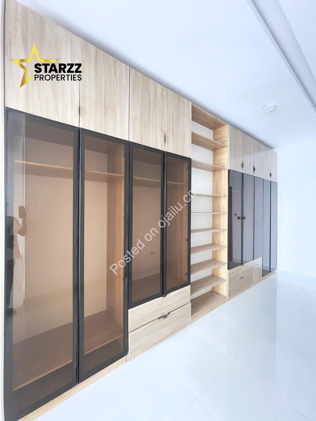 Sleek 5-Bedroom Oasis with Pool in Sangotedo