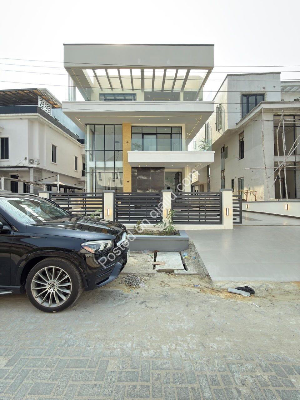 Exquisite 5-Bed Duplex with Cinema & Pool in Lekki