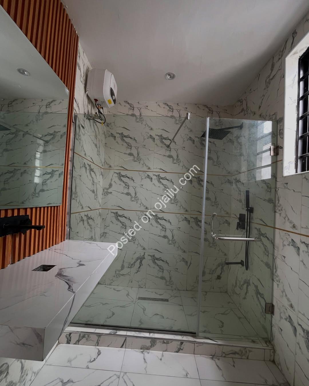 Exclusive 5-Bedroom Duplex with Pool & Jacuzzi in Ikota