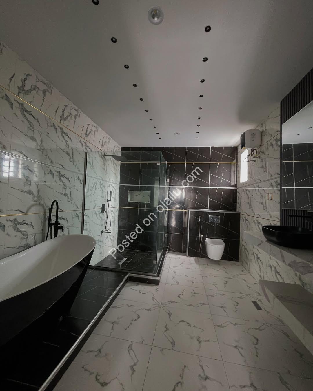 Exclusive 5-Bedroom Duplex with Pool & Jacuzzi in Ikota