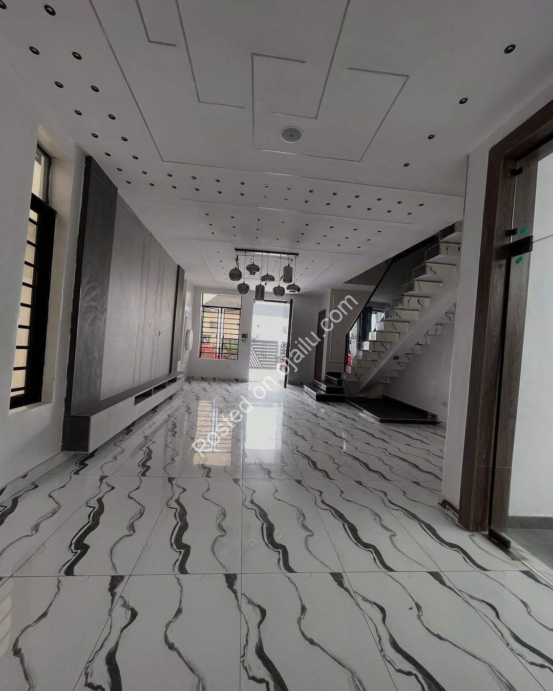 Exclusive 5-Bedroom Duplex with Pool & Jacuzzi in Ikota