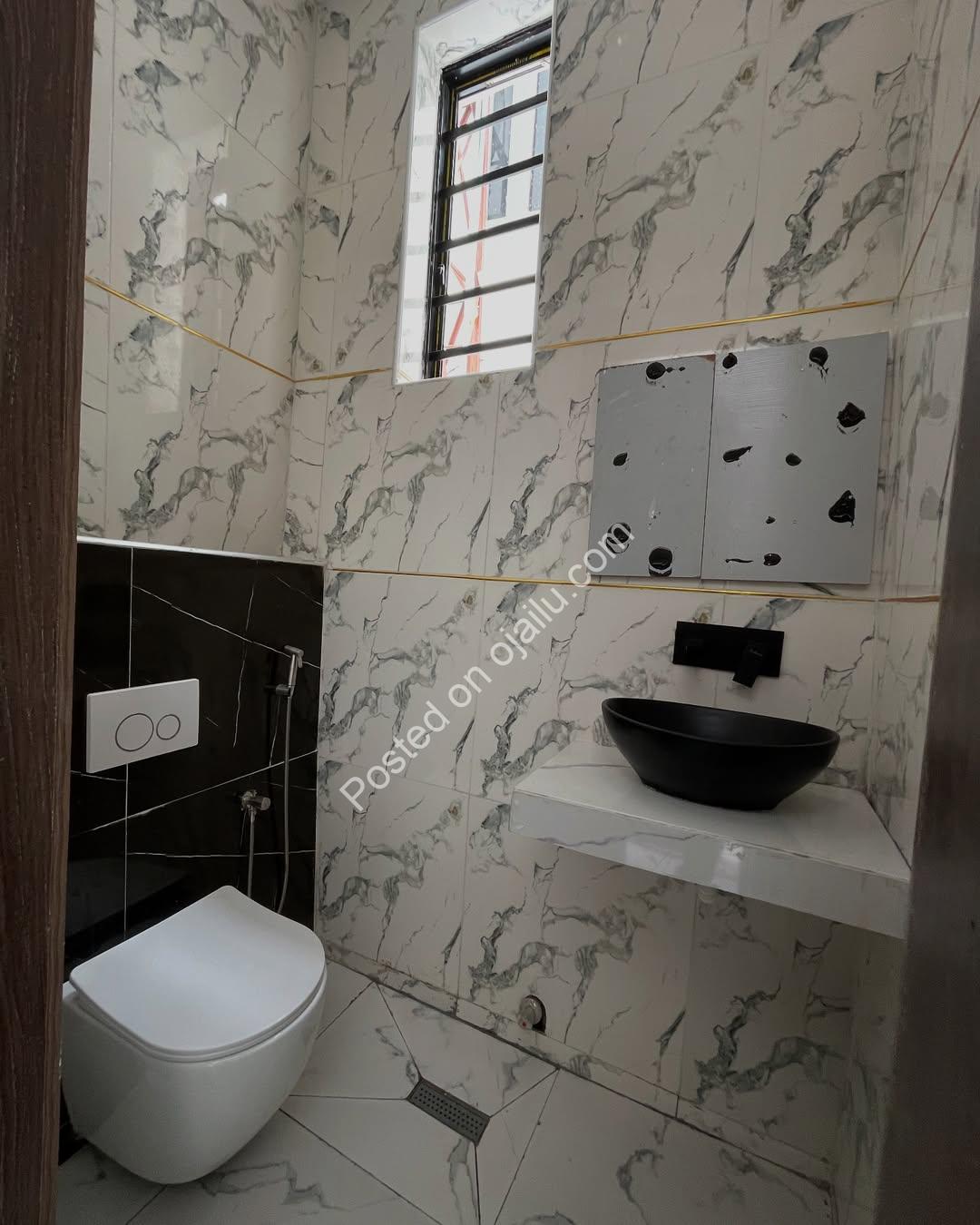 Exclusive 5-Bedroom Duplex with Pool & Jacuzzi in Ikota