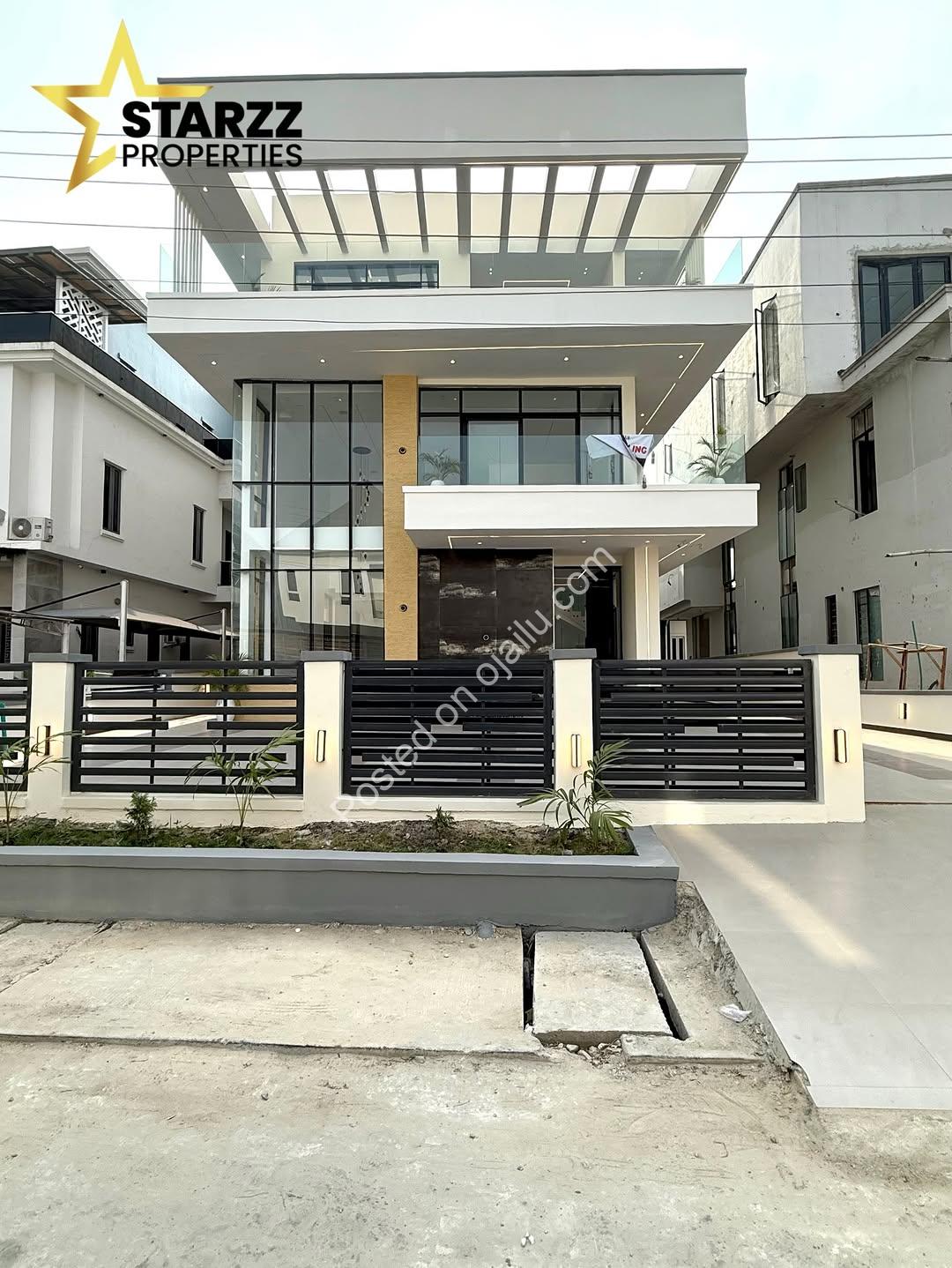 Dream Home: 5BR with Cinema, Pool & Rooftop Escape