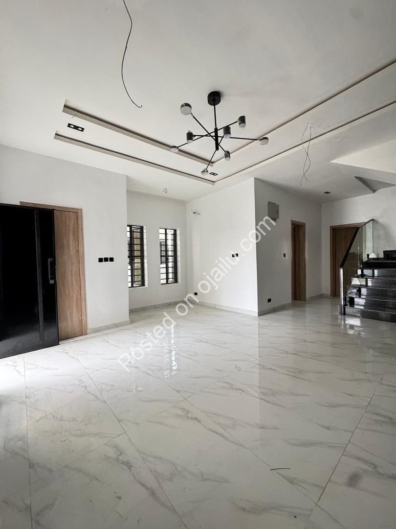 Orchid Lekki Sanctuary: 4-Bed Duplex with Pool & BQ