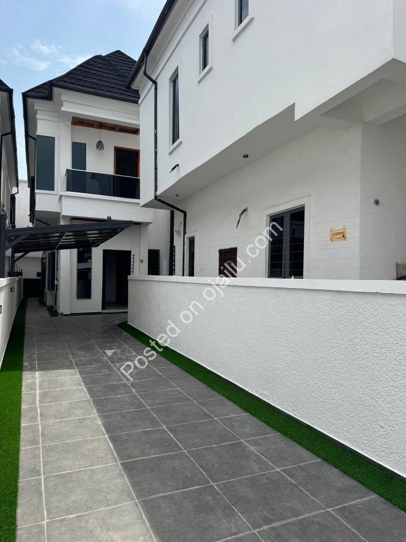 Orchid Lekki Sanctuary: 4-Bed Duplex with Pool & BQ