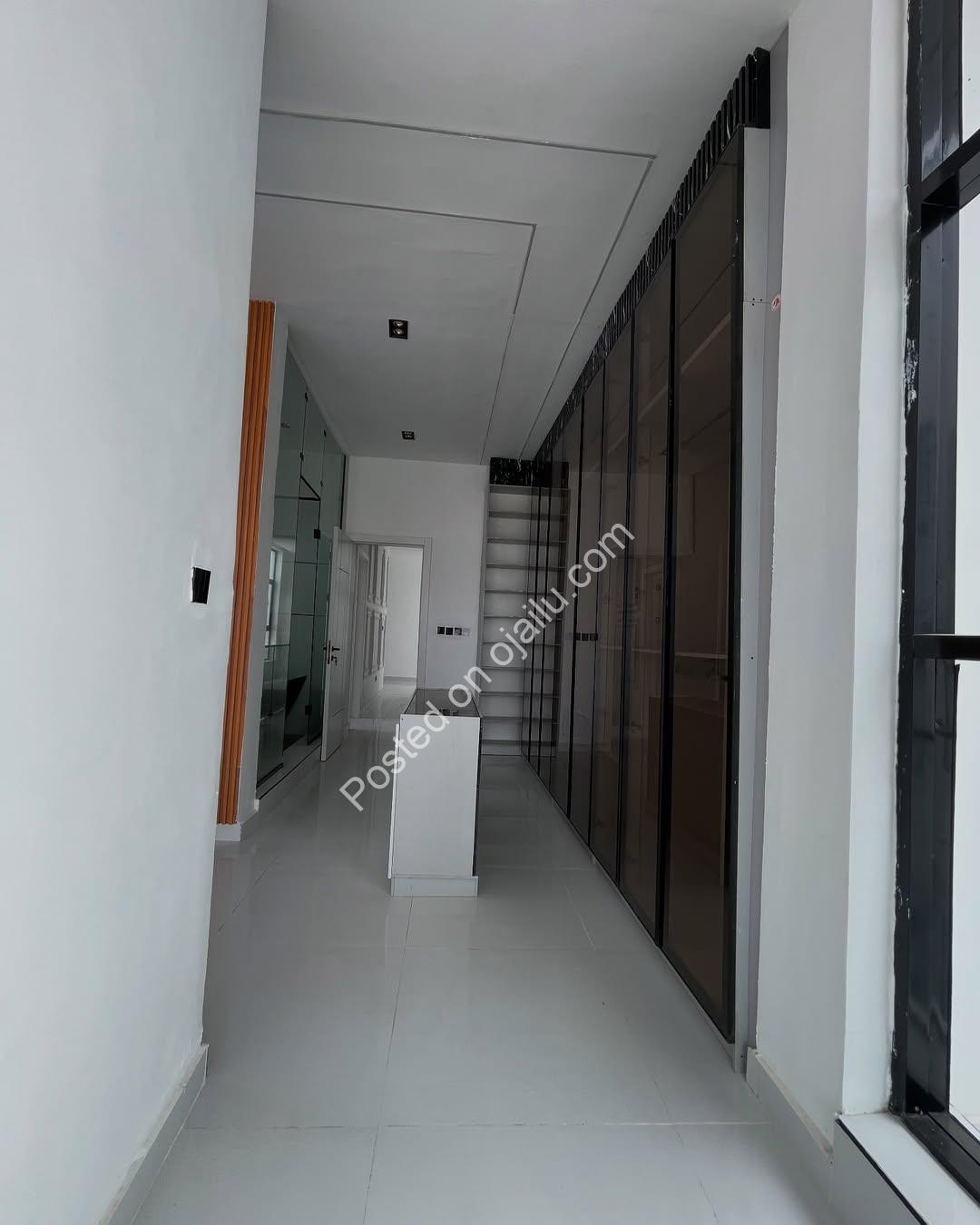 Exclusive Ikota Estate: 5-Bedroom Haven with Pool & Jacuzzi