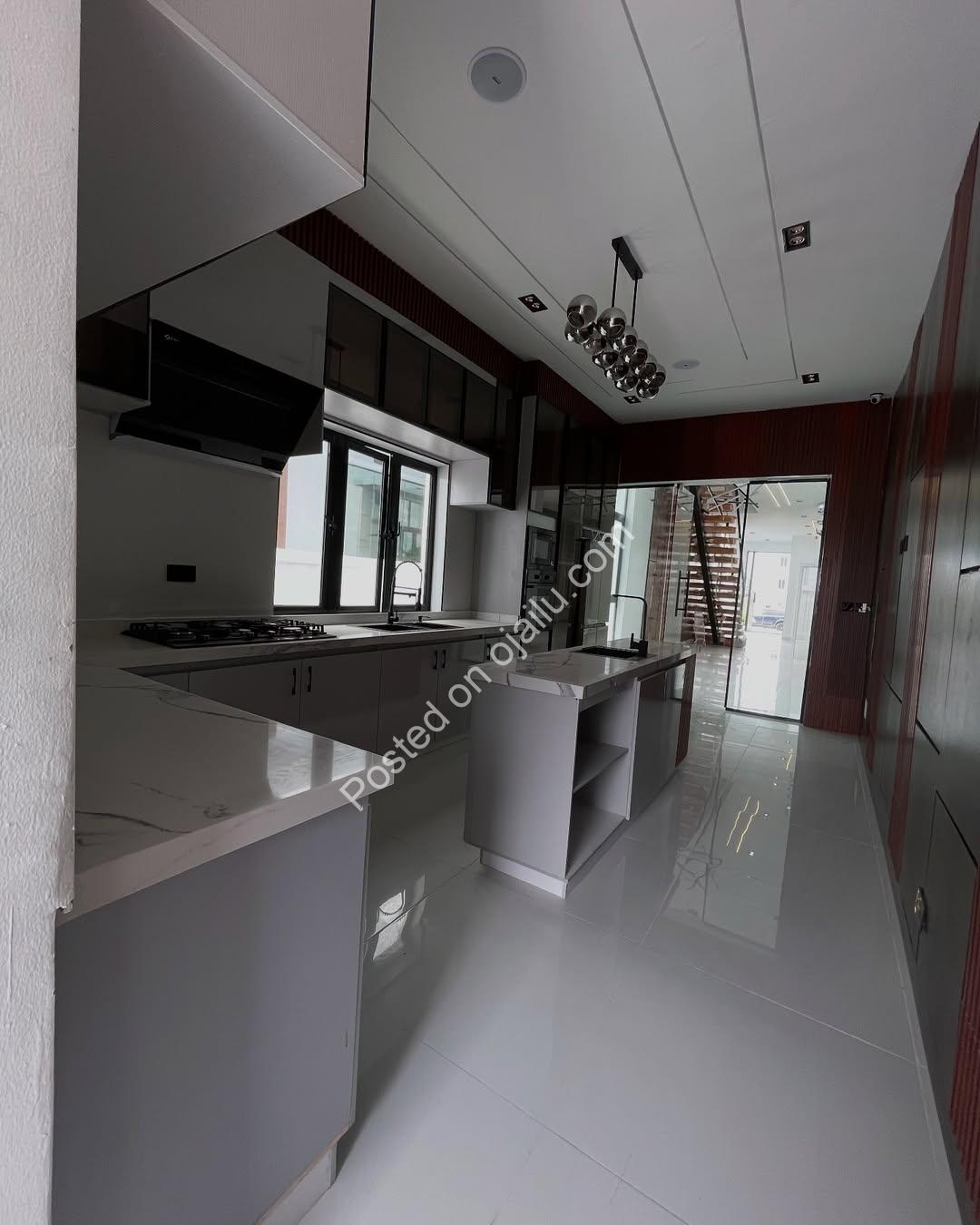 Exclusive Ikota Estate: 5-Bedroom Haven with Pool & Jacuzzi