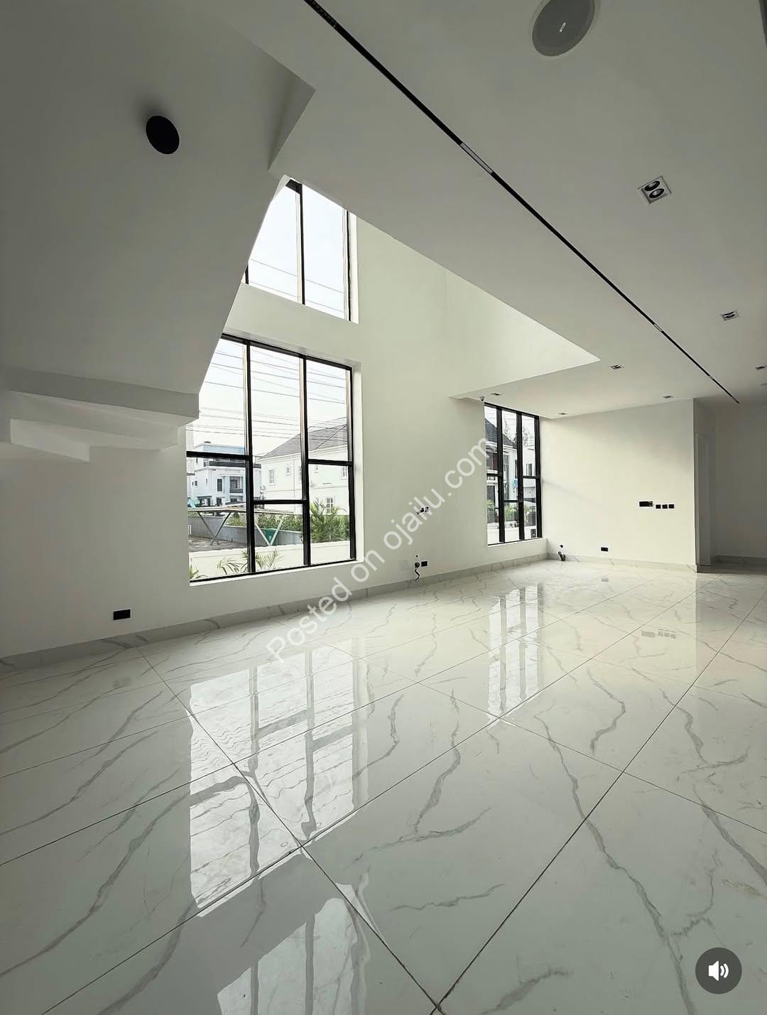 Sleek 5-Bedroom Duplex with Pool in Lekki