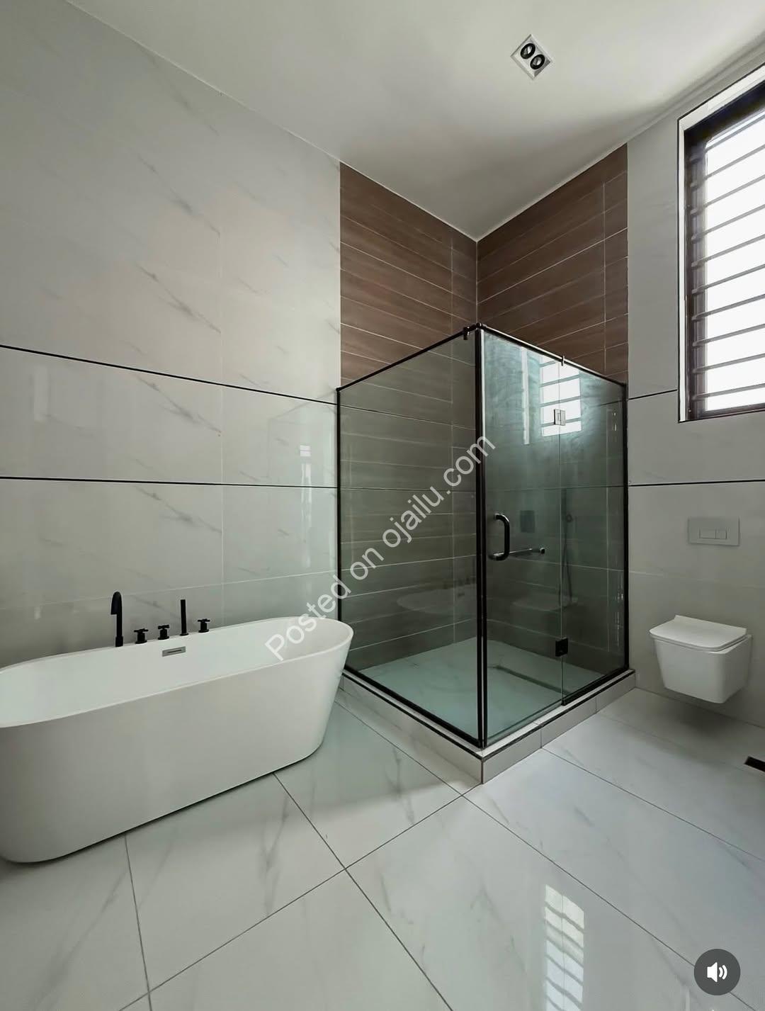 Sleek 5-Bedroom Duplex with Pool in Lekki