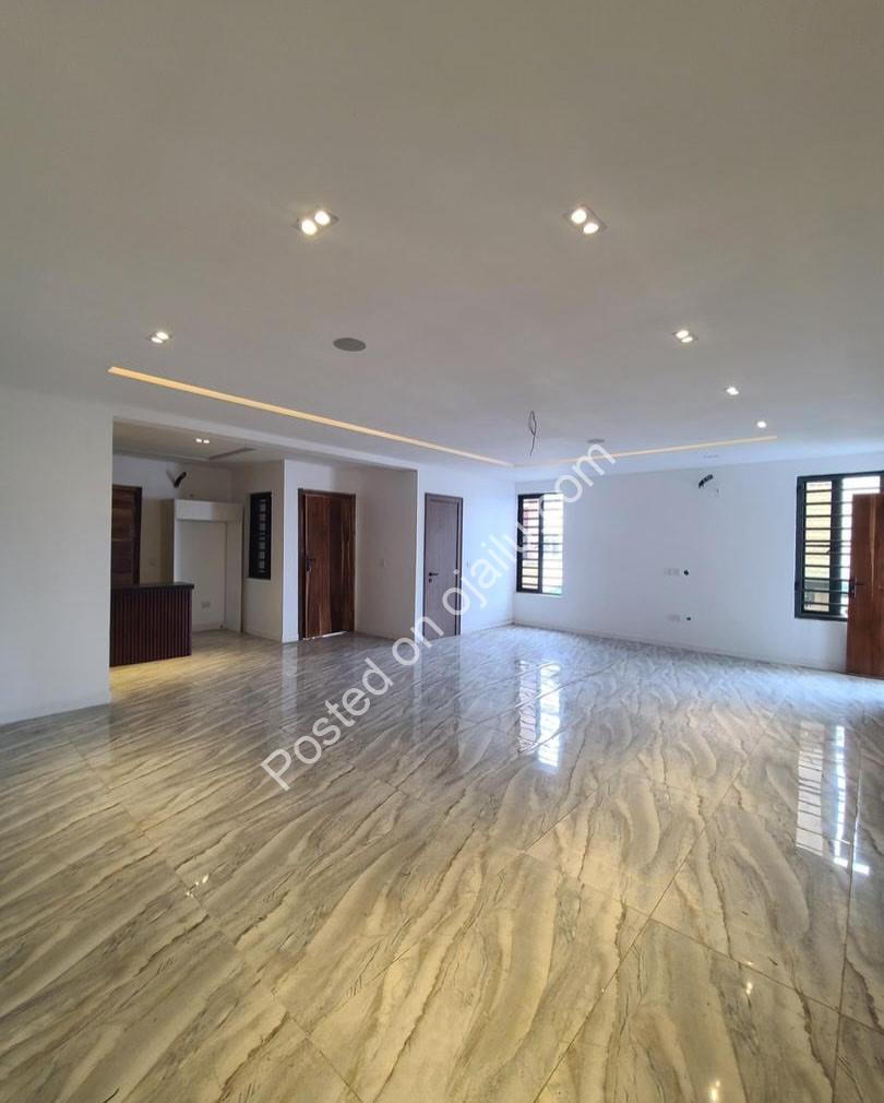 Sleek Agungi Gem with Pool & Gym