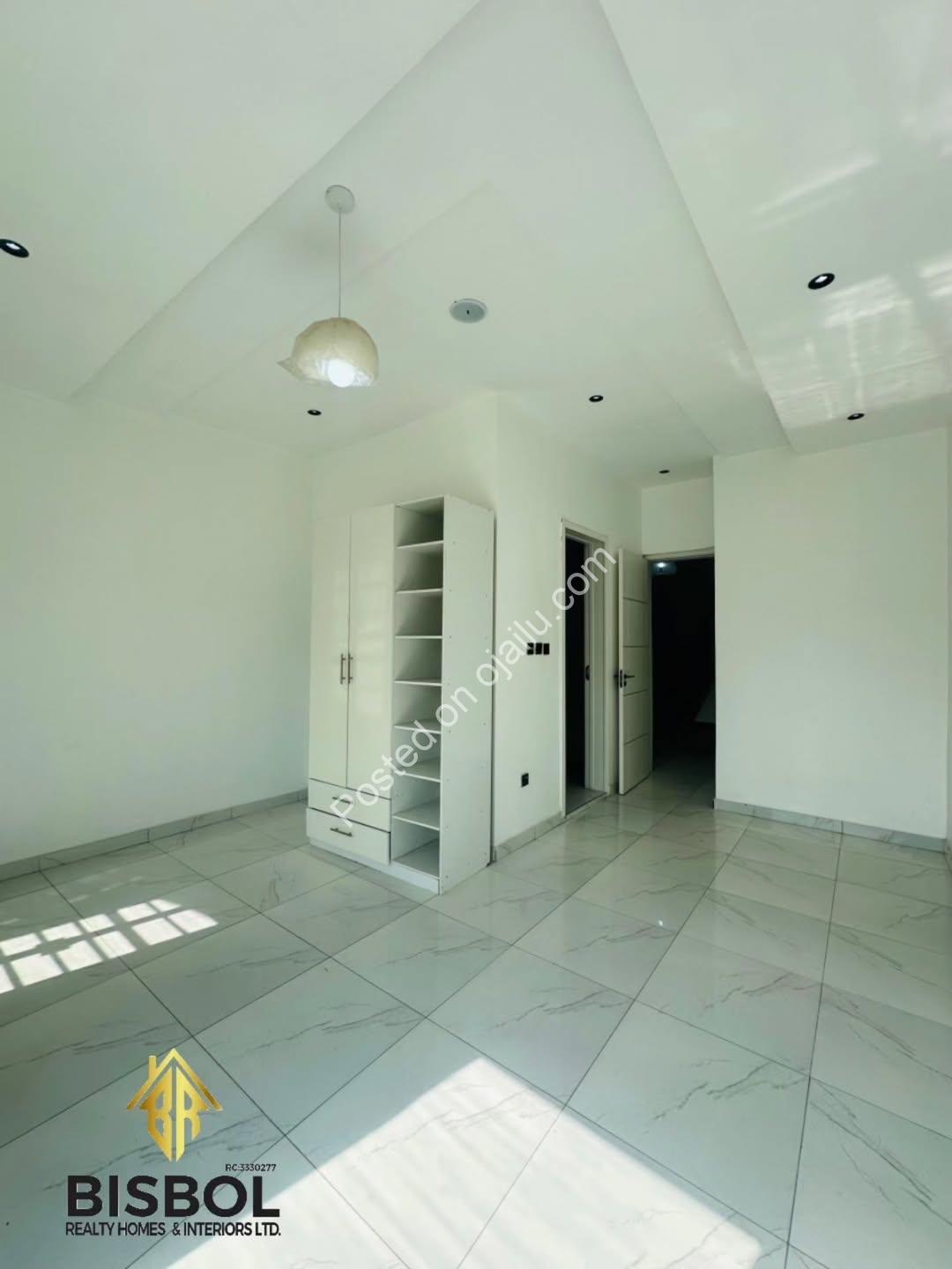 Luxury 5-Bed Duplex in Gated Chevron Estate