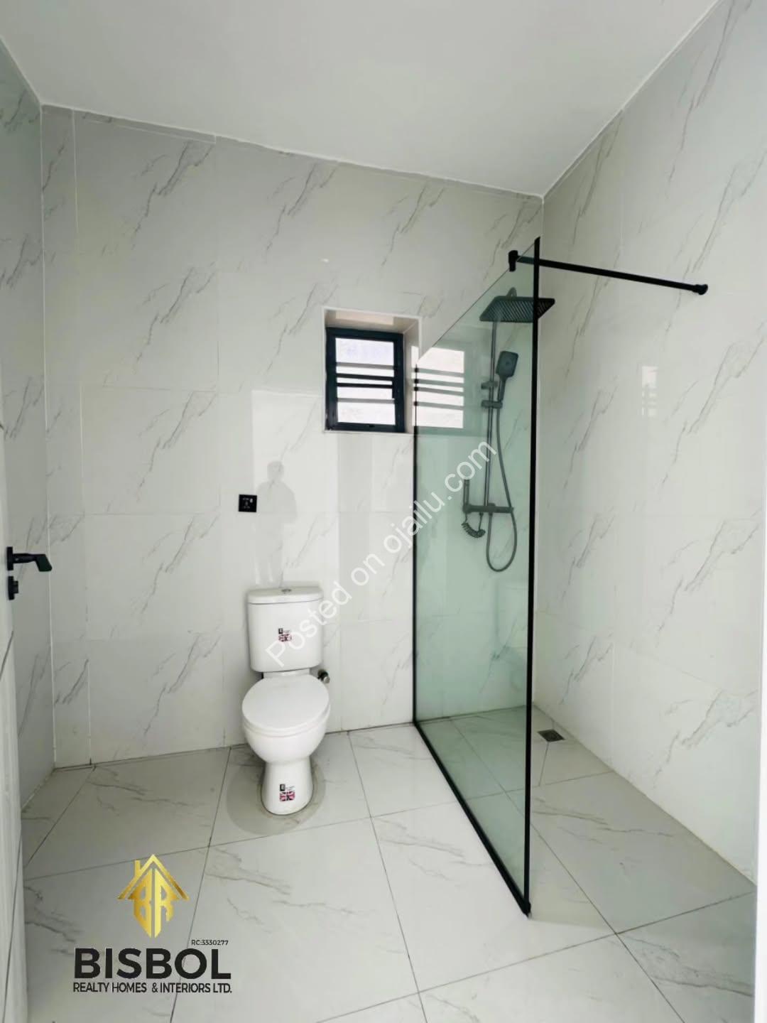 Luxury 5-Bed Duplex in Gated Chevron Estate