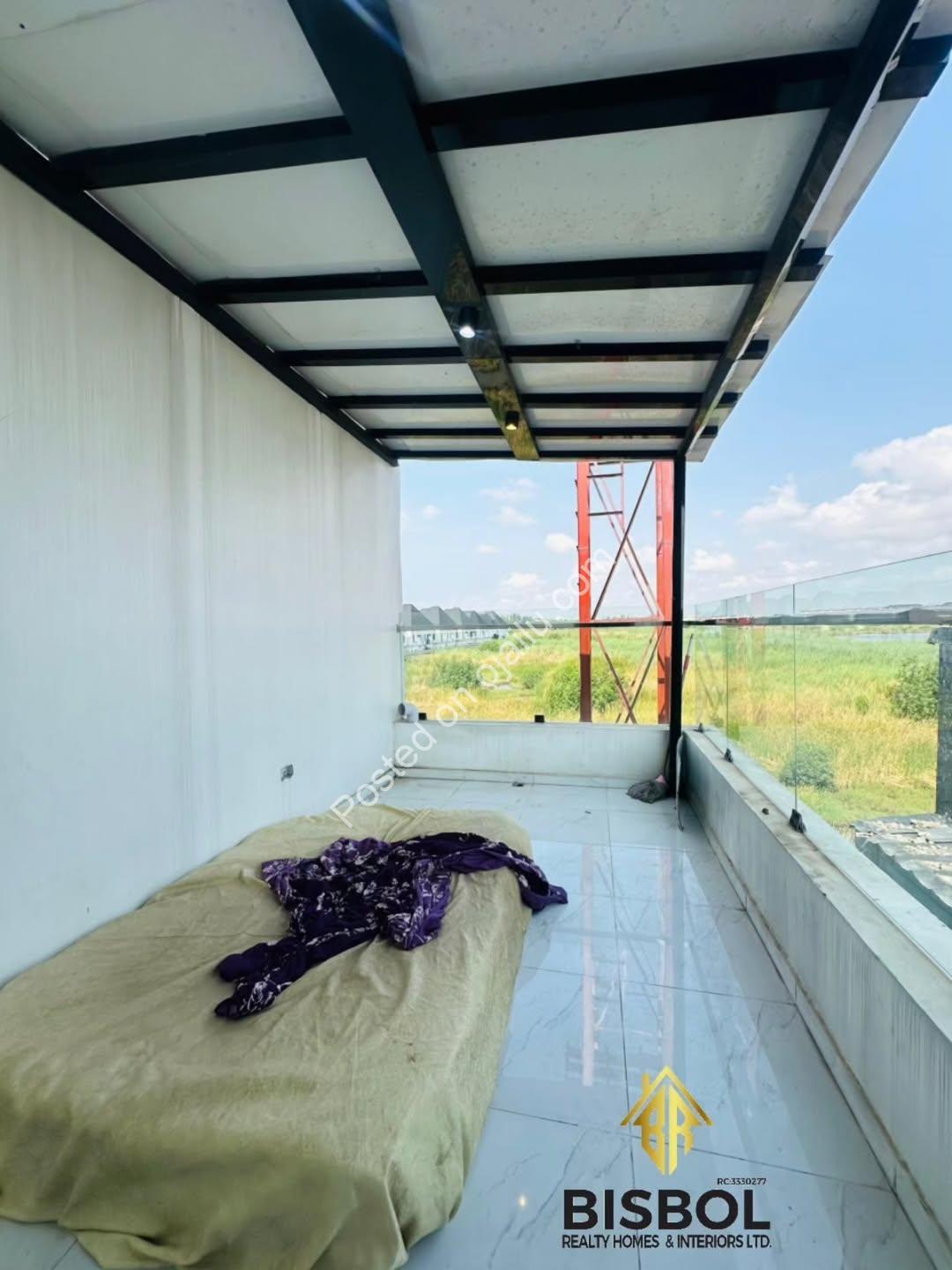 Luxury 5-Bed Duplex in Gated Chevron Estate